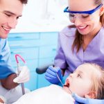 Что делать если молочный зуб не выпал, а коренной растет - Стоматология «Линия Улыбки»