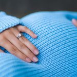 позы для сна во время беременности на боку
