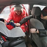 Правильное положение ребенка в автолюльке