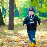 Walking in the fresh air is beneficial for a child&#39;s wet cough